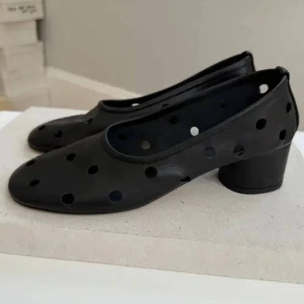 Dear Frances 37 Balla Pump Black Patent Leather with Perforations - Picture 2 of 8